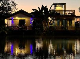 ฟาร์มสเตย์สุโขทัยบ้านไร่เบสแคมป์, hotel que aceita pets em Ban Wang Luk