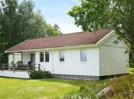 6 person holiday home in KUNGSHAMN