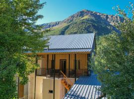 Givi Kakhiani's Svaneti Guesthouse, hotel en Zhabeshi