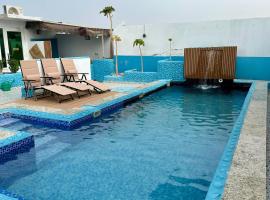Private Rooms in Shared Beach Chalet - 1, hotel v destinaci Al Ḩadd
