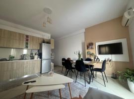 Julia Apartments, hotel in Vlorë