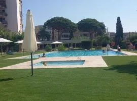 appartement lumineux piscine plage 250m centre ville grande terrasse portaventura