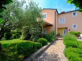 Apartments Antonac