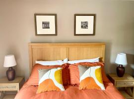 3 bed house near York centre with off road parking、ヨークのホテル