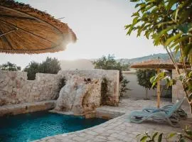 Kleos Noble Retreat - Stone-Build Apartments & Guesthouse Rooms