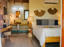 Tranquilseas Eco Lodge & Dive Center, hotel u gradu Vest End