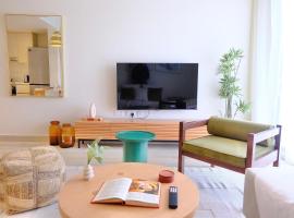 Classy 1BR High Floor by Amenities & F1, hotel v destinaci Abu Dhabi