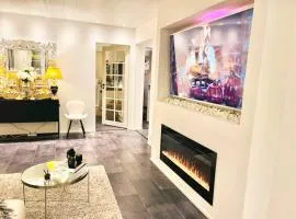 3BR Luxe Family Holiday Home with Private Jacuzzi in Espoo