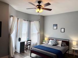 Relaxing Townhouse Downtown Dubuque, villa in Dubuque