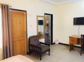 Double Room With Balcony in the heart of Accra, hotel di Accra