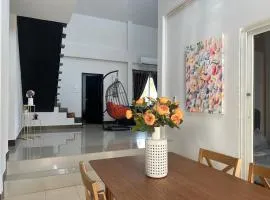 市中心六卧豪华泳池别墅