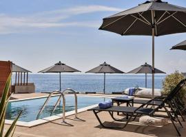 Beachfront Alassa Villas with Private Pools, hotel v destinaci Kotrónion