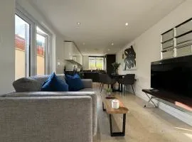 Trendy 2BR 2BA Flat in Crystal Palace