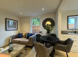 Unique 2BR 1BA Flat in Croydon