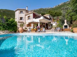 Arapaki Secret Garden, Ground Floor 2-bed Deluxe Suite, Private Pool & Sea View, hotel v destinaci Vournikás