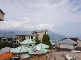 Lovely 1 bedroom condo with majestic views, apartmán v rezidenci v destinaci Bhurban