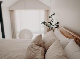 Samphire Collection - Yarri Studio，位于奥尔巴尼的酒店