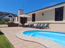 Casa na praia - com piscina, Hotel in Esmoriz