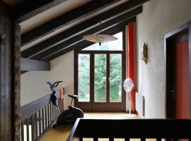 Villa avec vue sur la vall&eacute;e, tradicionalna kućica u gradu 'Les Hauts-Geneveys'