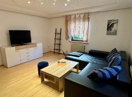 Erdgeschosswohnung neben Schloss Blutenburg mit privatem Garten, hotel v Mnichově