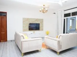 Classy 3 br near Pride Inn