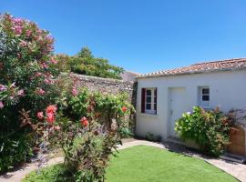 Maison de pêcheur - Quartier Croix de Vie, Hotel in Saint-Gilles-Croix-de-Vie