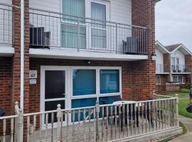 clifftop villa 47, hotel in Corton