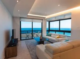 Spacious - Beautiful - Sea Front