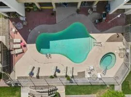 Modernized 1br Condo W Shared Pool & Spa