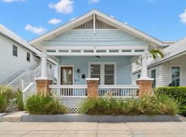 NEW! Casa Fuente - Beautifully Renovated Ybor Bungalow, Steps to 7th Ave, bungalow en Tampa