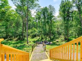Modern Unadilla Retreat with Decks and Gas Grill!, hotel v destinaci Unadilla