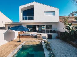Villa avec piscine à Carnon Plage à 20m de la plage idéale pour 8 à 10 personnes, מלון במוגויו