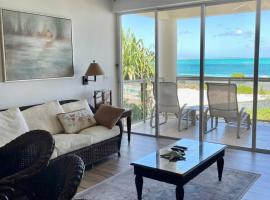 Luxury Beachfront Apartments Grace Bay Beach, hotel i The Bight Settlements