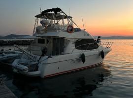 Solmar Yacht, hotel i Ægina