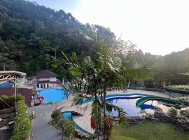 Kampung Karuhan Eco Green Park Sumedang, hotel v destinaci Margawindu