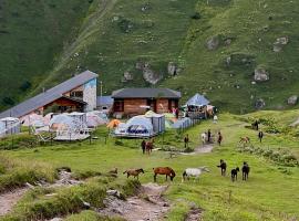 Zeta Camping -Chaukhi View Mountain Retreat, hotel en Juta