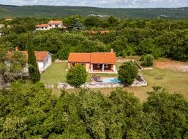 Pool House In Greenery - Happy Rentals