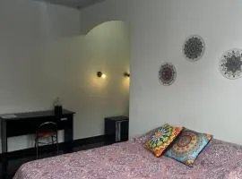 Casa com quarto e suíte