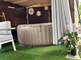 Maison Bethesda, hotel s jacuzzi v destinaci Salazie