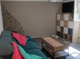 Maison de village au coeur de saint Cyprien village, hotel en Saint-Cyprien