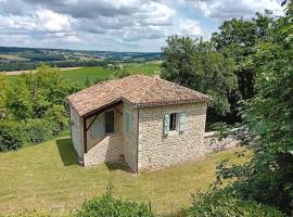 Gîte isolé grand calme panorama, hotel din Tréjouls