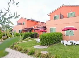Residence with swimming pool in Mazzanta just 600 meters from the beach