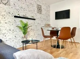 Brand New Central & Modern Apartment