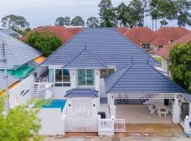 Walk To The Beach Pool Villa Bangsaray