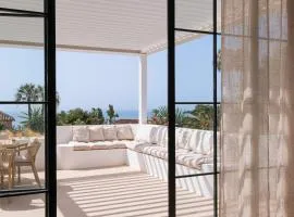 La Villa Pura Vida San Diego - Luxury Villa with Wonderful Sea View - Direct walking access to beach! 5 min from Sotogrande