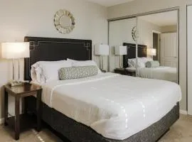 2 Modern Apts Near Nightlife & Attractions