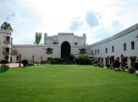 The Fort Ramgarh, семейный отель в городе Панчкула