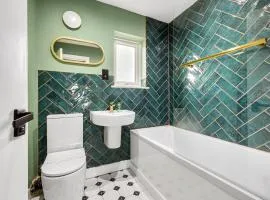 Amazonian Luxury Family Home MCR City Centre Etihad Free Parking