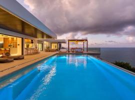 Spectacular 5BR luxury villa with infinity pool, ξενοδοχείο σε Les Terres Basses