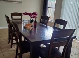 Homey 4br Home In Converse Near Airforce Base, villa en San Antonio